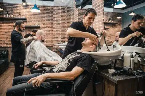 سالن پیرایش تیغ بندرعباس از معروف ترین آرایشگاه های مردانه بندرعباس