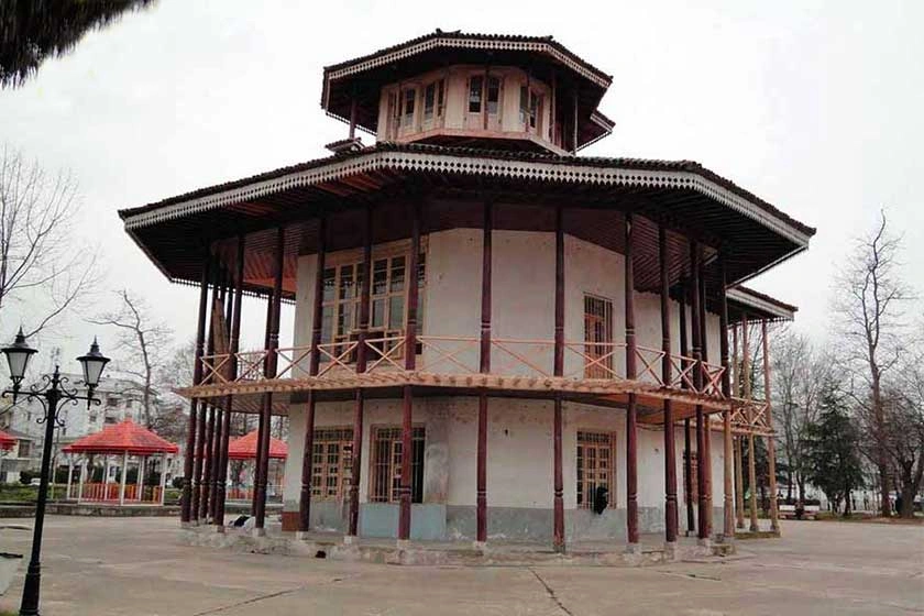 عمارت کلاه فرنگی بندرعباس از مکان های تاریخی و دیدنی بندرعباس