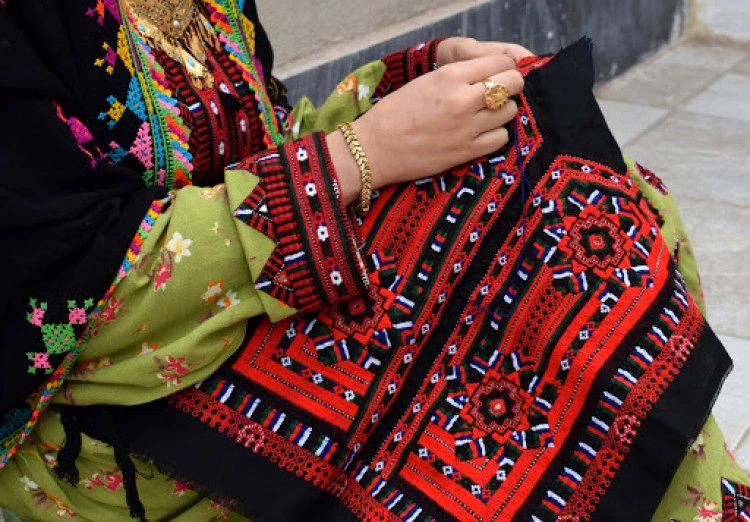 مواد و ابزارهای مورد استفاده در خوس دوزی بندرعباس