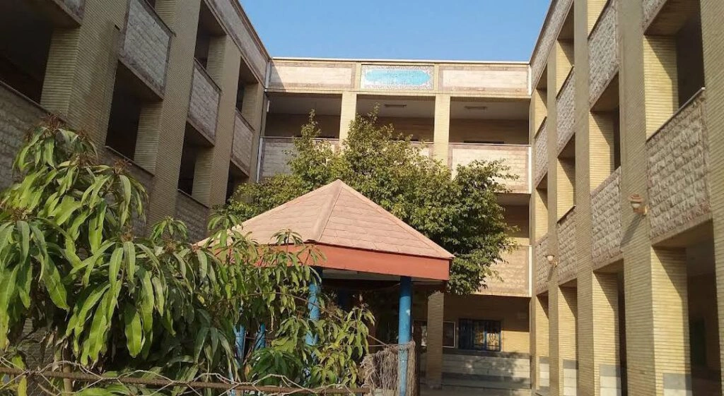 دبیرستان پسرانه مفتح بندرعباس از معروف ترین مدرسه های بندرعباس