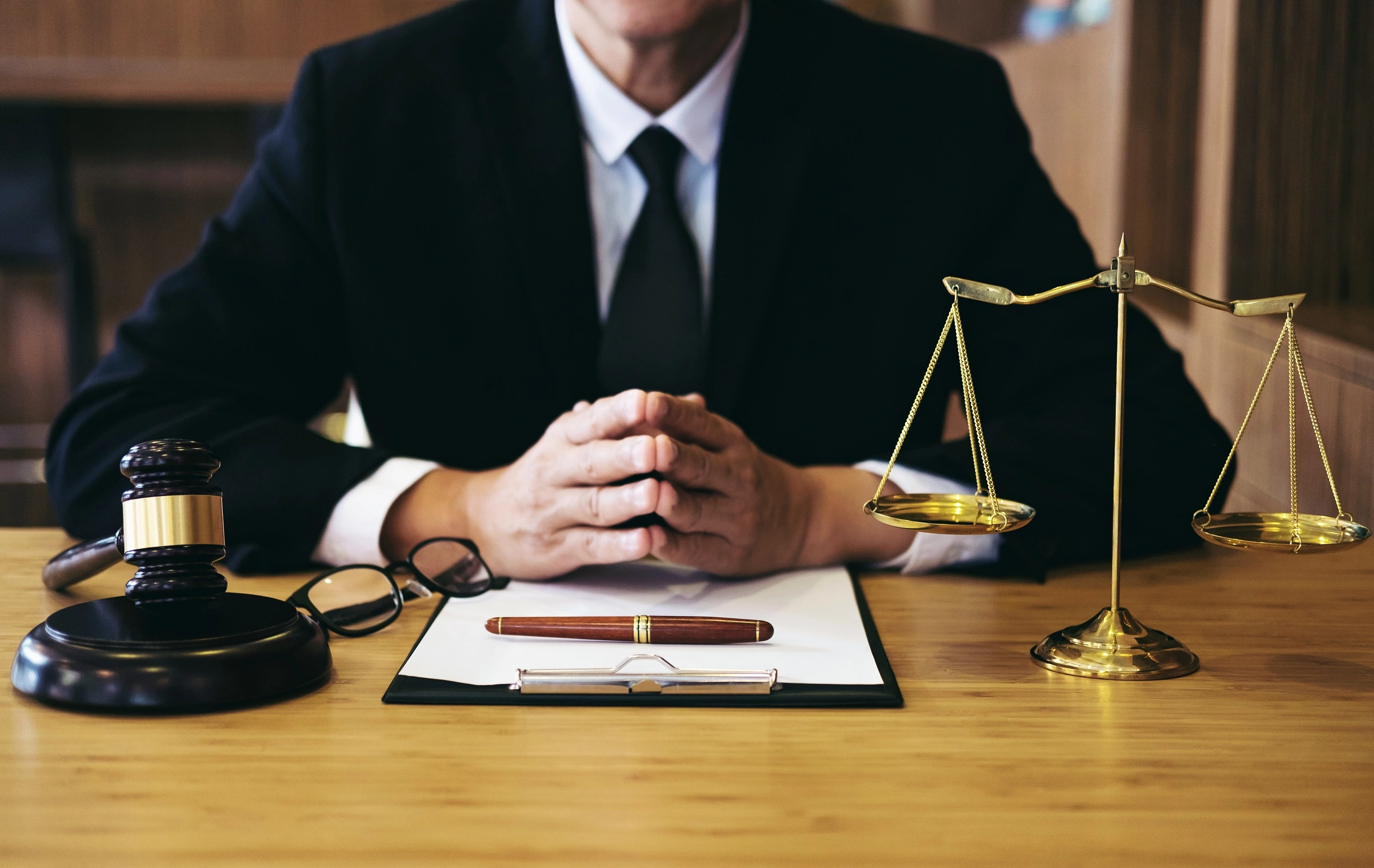 بهترین وکلای بندرعباس