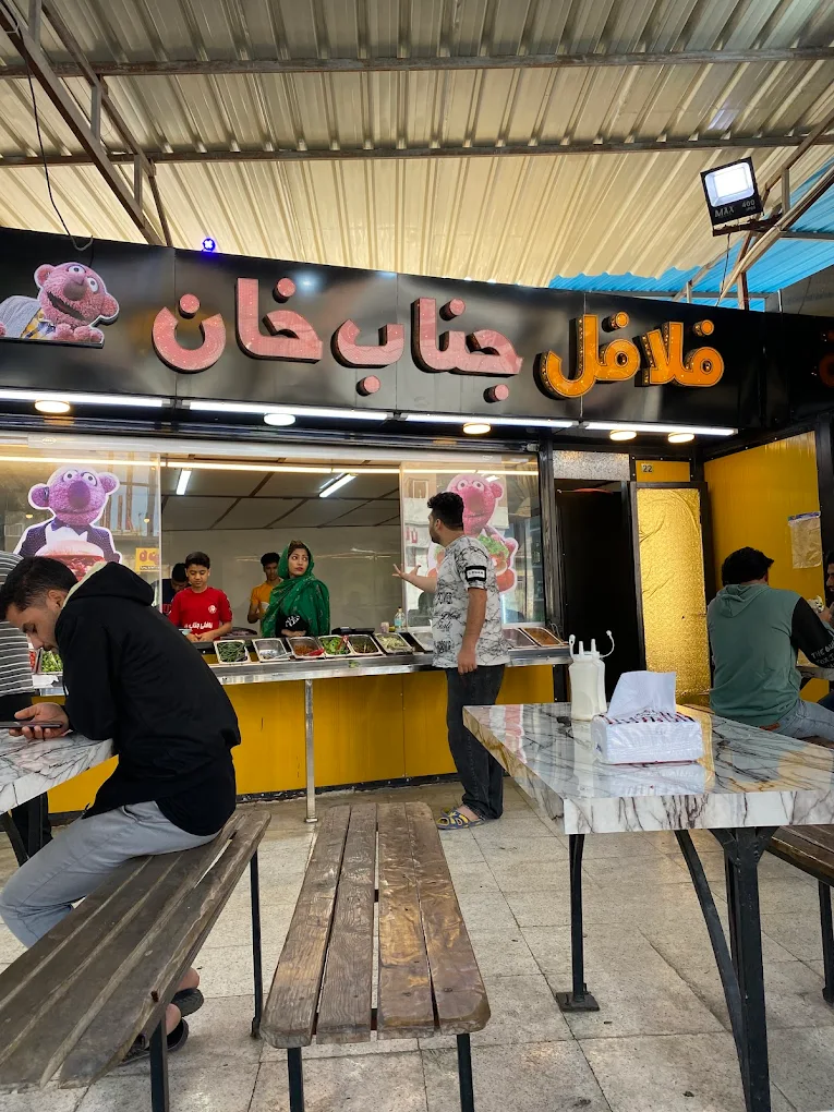 فلافل و ساندویچ جناب خان از شلوغ ترین فست فود بندرعباس